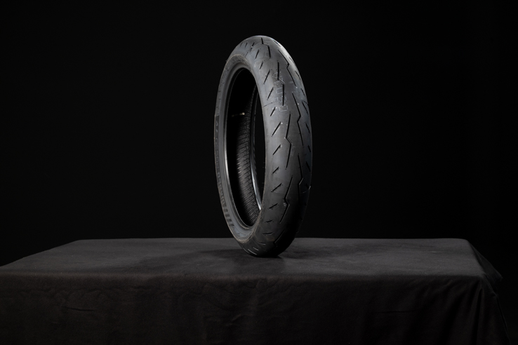 EckjbiAvCo_Pirelli front.jpg